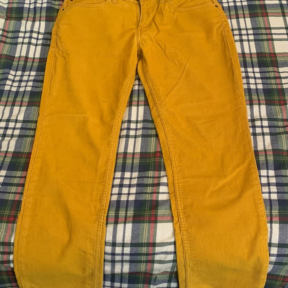 This is yellow/gold/mustard colored corduroy Levi jeans. 34 waist by 30 length.